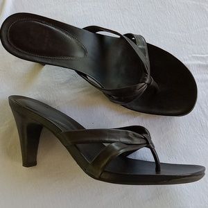 Gianni Bini brown leather slides